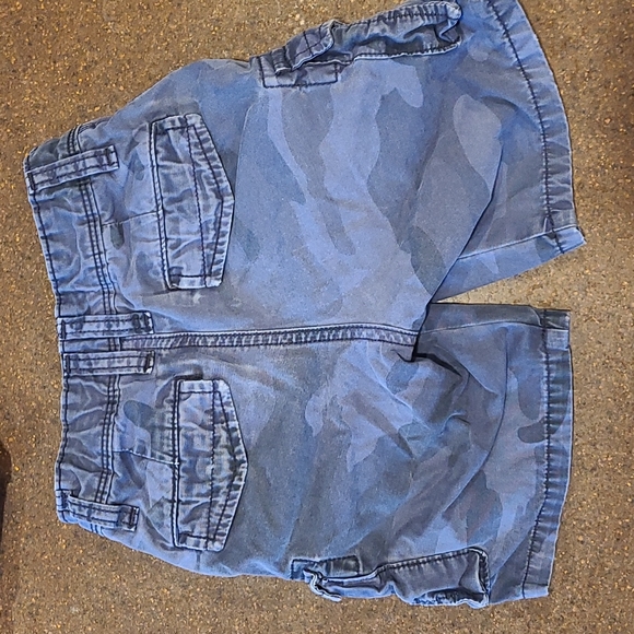 Lot of 2 pair GAP cargo shorts 5T - Picture 7 of 8